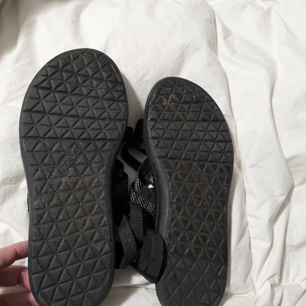 Keen strappy Hera sandals flip flops black size 7 - Picture 3 of 3